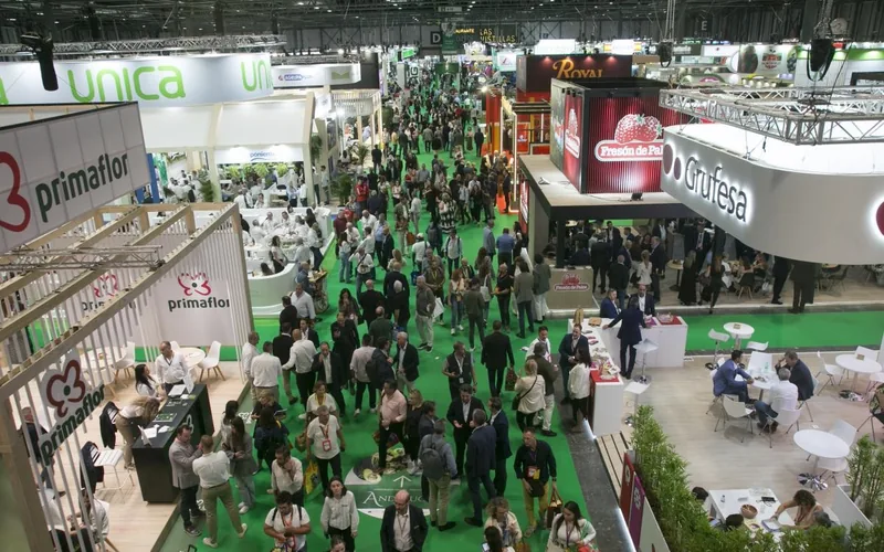 Visitantes en un pabellón de la feria Fruit Attraction